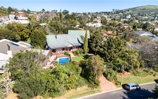4 Bedroom House in Protea Valley