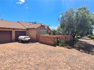 4 Bed Simplex in Honeydew
