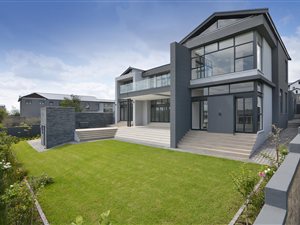 5 Bed House in Waterfall Country Estate