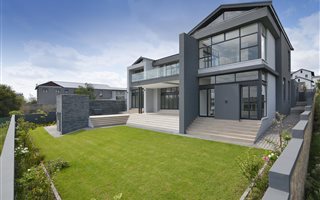 5 Bedroom House in Waterfall Country Estate