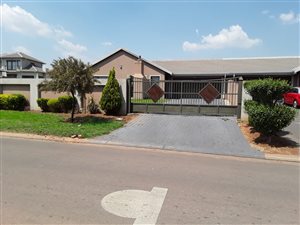 3 Bed House in The Reeds