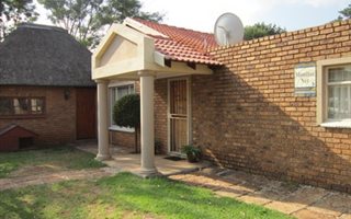 2.5 Bedroom House in Zwartkop