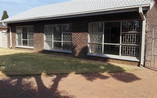 3 Bedroom House in Riamarpark