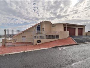 5 Bed House in Mountainside