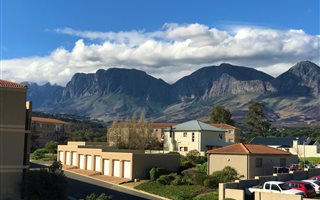 2 Bedroom Apartment in Sir Lowrys Pass