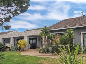 4 Bed House in Duynefontein