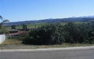 607 m² Land available in Fraaiuitsig