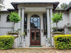 6 Bed House in Hillcrest Central