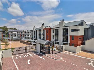 2 Bed Apartment in Vredekloof Heights