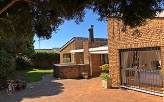 3 Bedroom House in Everglen