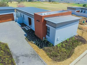 3 Bed Cluster in Jackal Creek Golf Estate