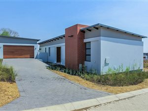 3 Bed Cluster in Jackal Creek Golf Estate