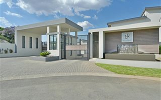 3 Bedroom Cluster in Fourways Gardens