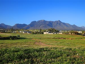 898 m² Land available in George Central