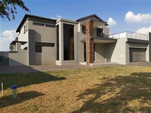 5 Bed House in Helderwyk