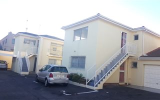 2 Bedroom Apartment in Bloubergrant