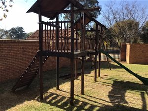 2 Bed Apartment in Waterkloof Glen