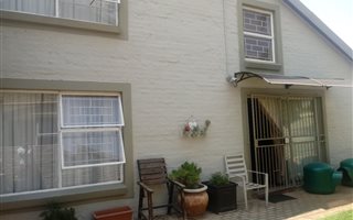 3 Bedroom Townhouse in Heuwelsig Estate