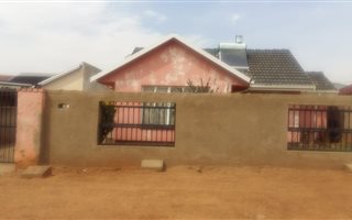 3 Bedroom House in Dobsonville