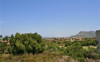 748 m² Land available in Bettys Bay