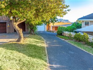 3 Bed House in The Links