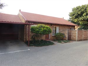 2 Bed Townhouse in Pierre van Ryneveld