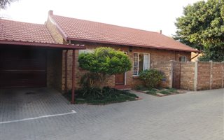 2 Bedroom Townhouse in Pierre van Ryneveld