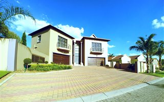 5 Bedroom House in Country View