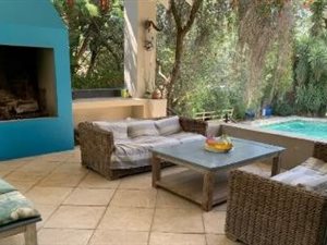 5 Bed House in Bramley View