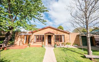 3 Bedroom House in Roundhay