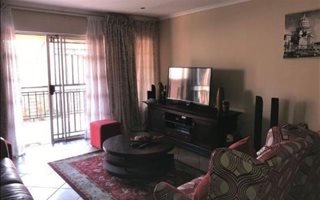 3 Bedroom Townhouse in Mooikloof Ridge