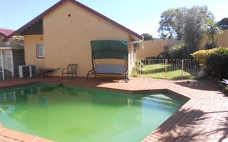 4 Bedroom House in Dewetshof