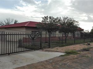 4 Bed House in Reddersburg