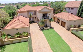 5 Bedroom House in Woodhill