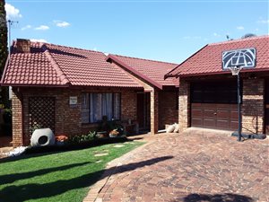 3 Bed House in Highveld