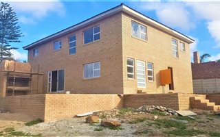 4 Bedroom House in Beverley Grove