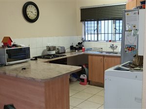 2 Bed Apartment in Ruimsig