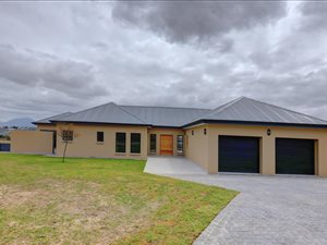 5 Bed House in Kraaibosch