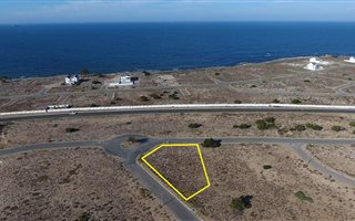 589 m² Land available in Da Gama Bay