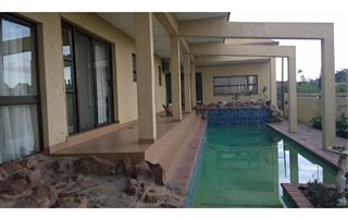 7 Bedroom House in Umhlatuzana