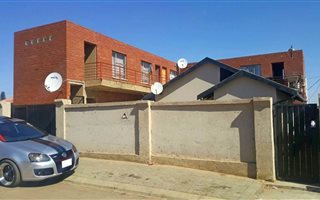 14 Bedroom House in Ebony Park