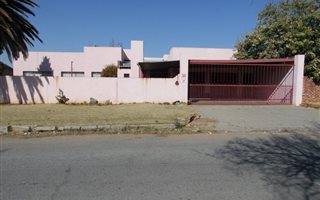 3 Bedroom House in Riebeeckstad