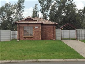 3 Bedroom House in Clayville