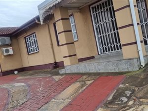 4 Bed House in Longcroft