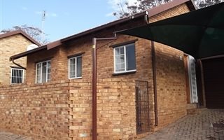 2 Bedroom House in Safari Gardens