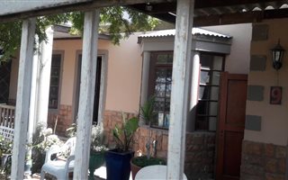 2 Bedroom House in Malibu Village