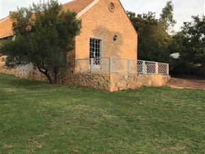 2 Bed Garden Cottage in Mooikloof Equestrian Estate