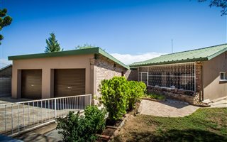 5 Bedroom House in Oudtshoorn