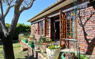 1 Bedroom Garden Cottage in Bergvliet