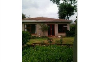 2 Bedroom Garden Cottage in Fairland